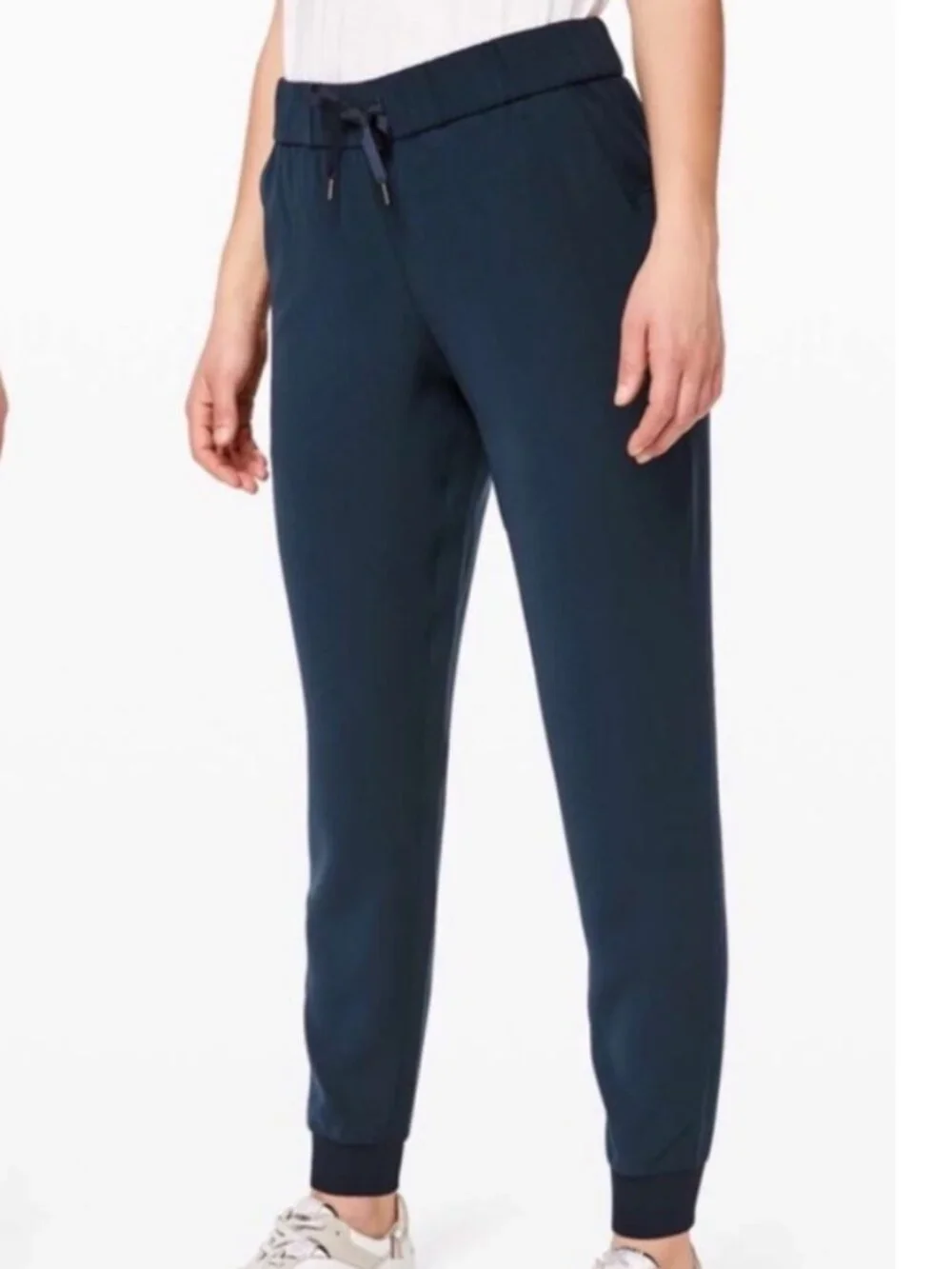 Lululemon On The Fly Jogger in True Navy Blue Size 12 Stretchy Athletic - Picture 1 of 9